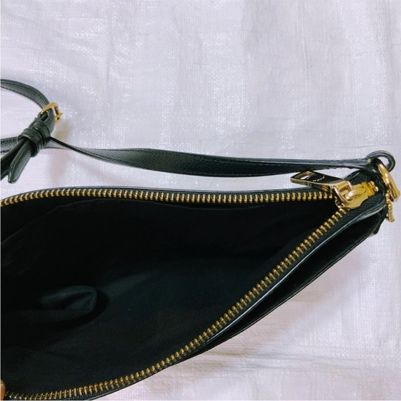 Preworn Coach Black F52881 Crossgrain Leather East West Pop Crossbody - Picture 4 of 9